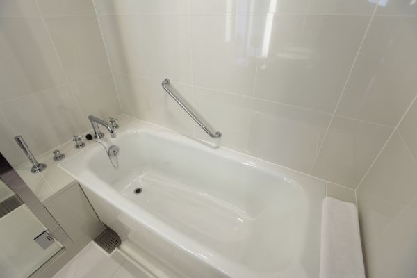 Cost of Bathtub Repair in Cypress